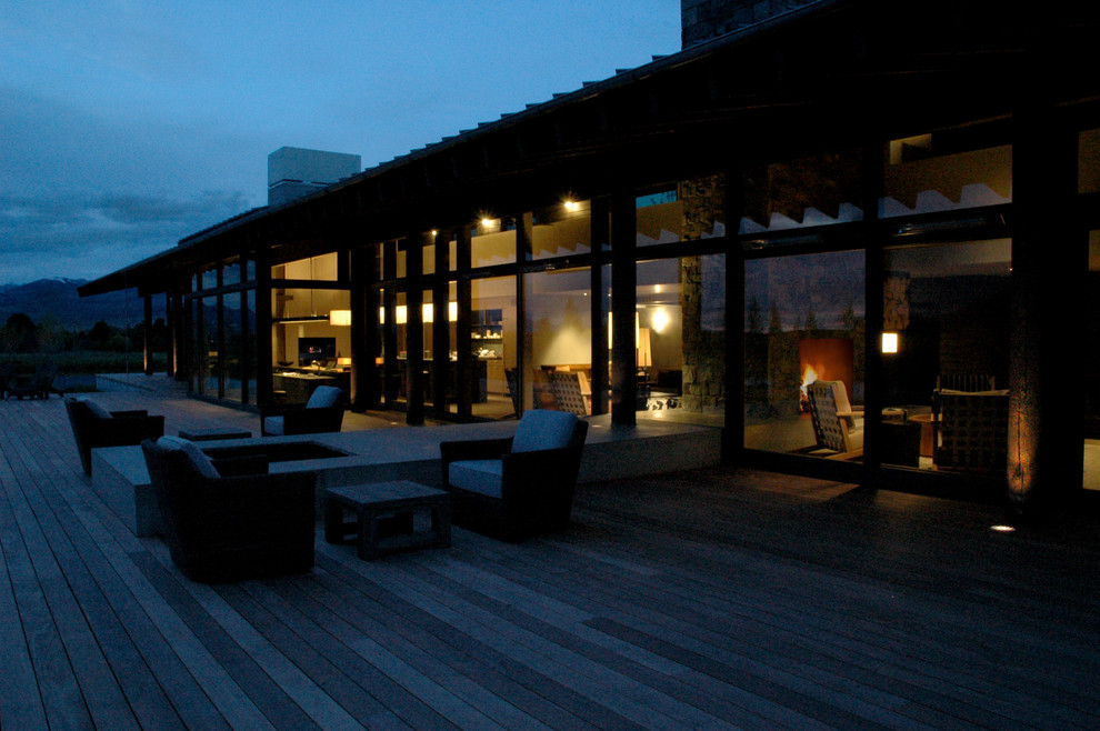 Example of a transitional deck design in Seattle