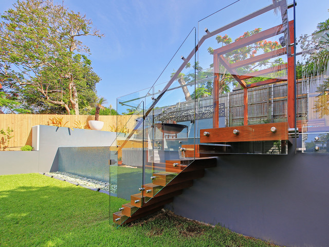 Infinity Pool and Pool Deck trendy-terrasse