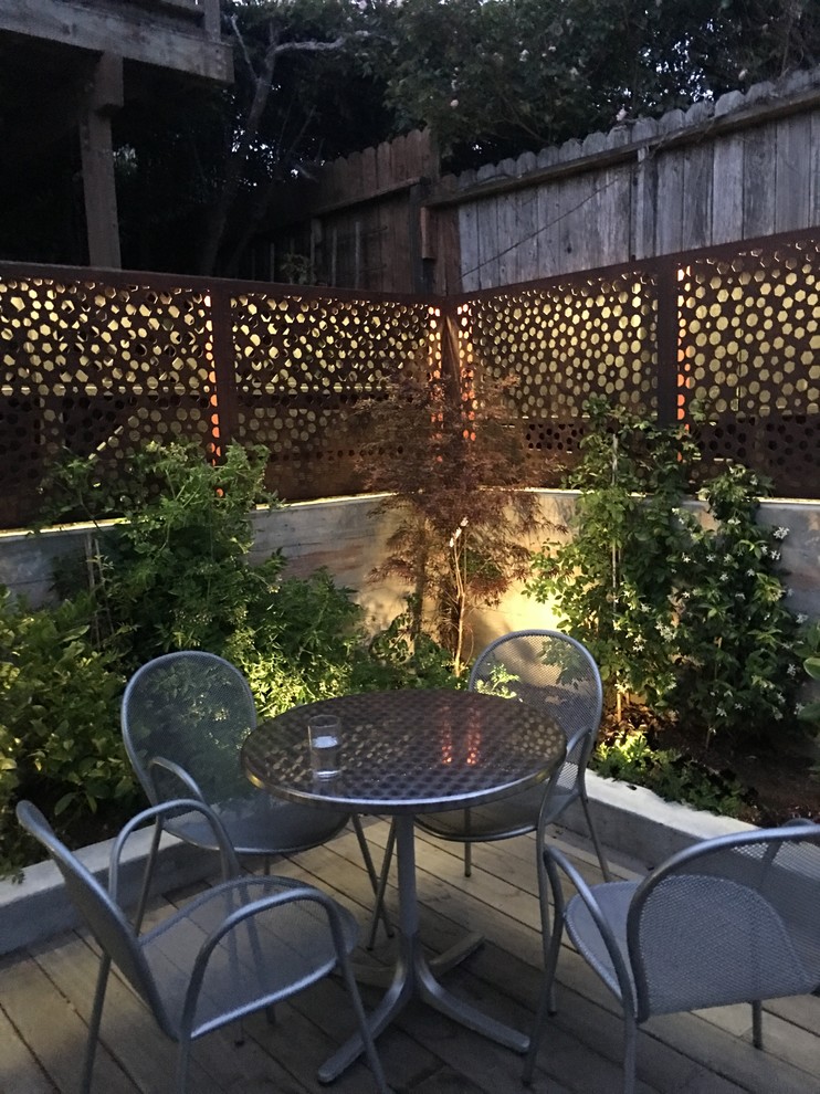Photo of a small modern backyard deck in San Francisco with no cover.