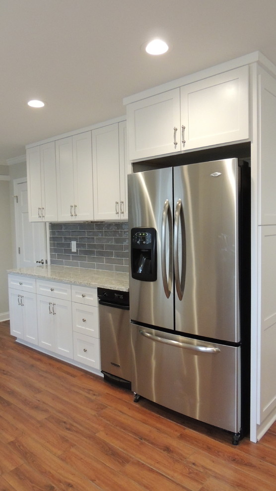 Kitchen - transitional kitchen idea