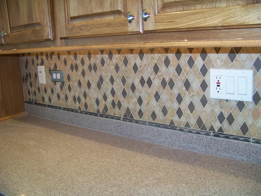 Kitchen - transitional kitchen idea in Chicago