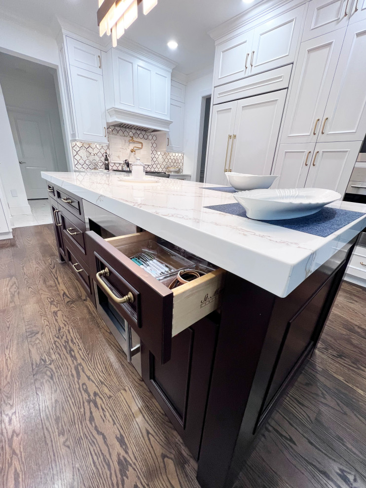 Kitchen - transitional kitchen idea in New York