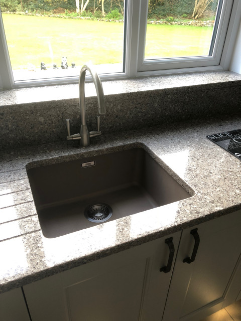 Compact Limestone Shaker Kitchen traditional-kitchen