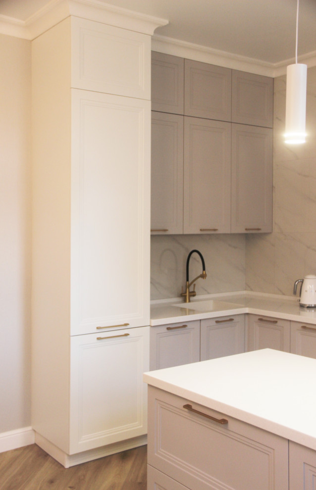 Угловая кухня с островом