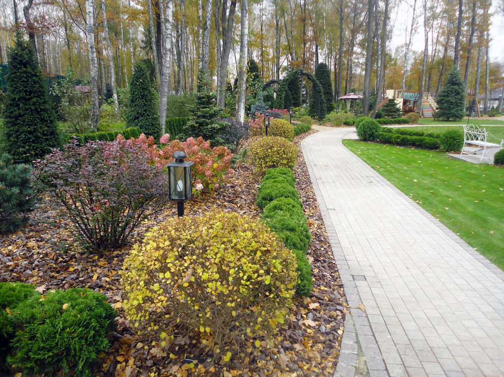 Сад резиденции для большой семьи