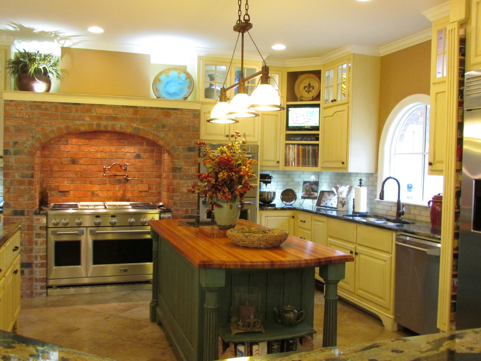 South Shreveport Residence - Traditional - Kitchen - New ...