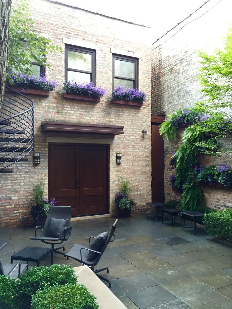 Design ideas for a transitional backyard stone landscaping in Chicago.