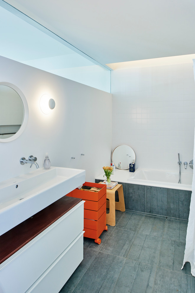Bathroom - 1950s bathroom idea in Boston