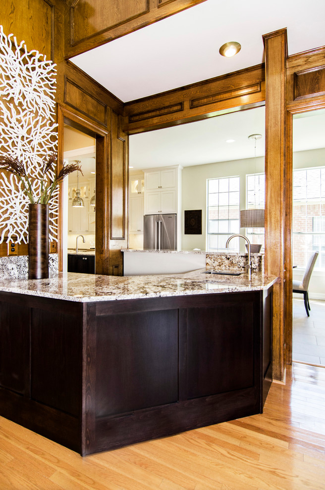 Example of a transitional kitchen design in Dallas