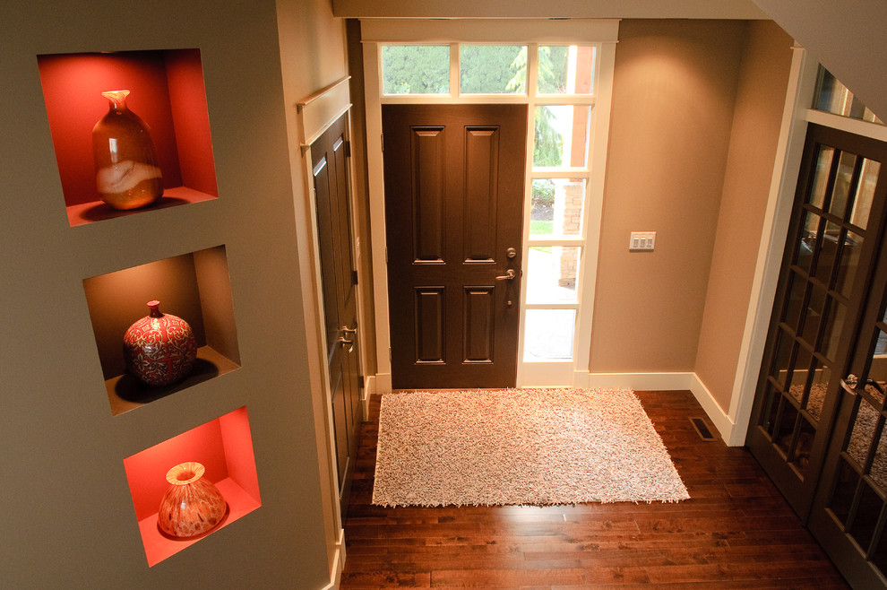 Example of a transitional entryway design in Vancouver