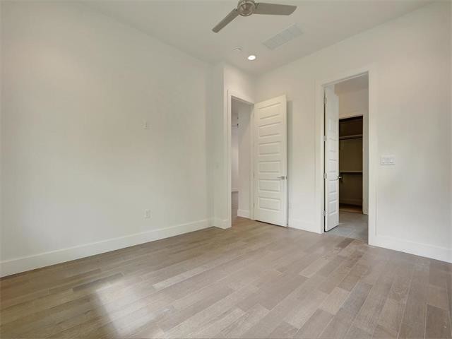 Example of a minimalist home design design in Austin