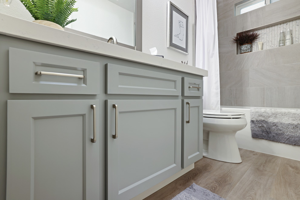 This is an example of a modern kids bathroom in Sacramento with shaker cabinets, grey cabinets, an alcove tub, a shower/bathtub combo, vinyl floors, an undermount sink, engineered quartz benchtops, brown floor, a shower curtain, white benchtops, a single vanity and a built-in vanity.