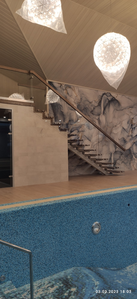 Лестница на монокосоуре со стеклянным ограждением