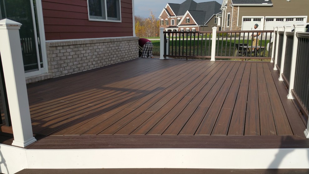 Mid-sized minimalist backyard deck photo