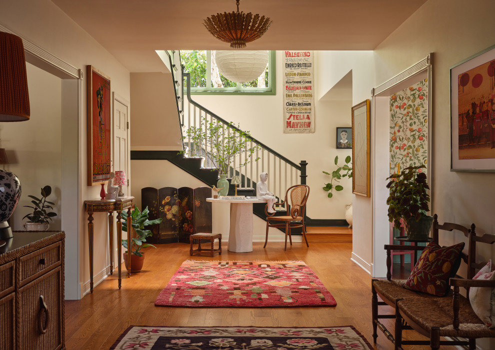 Entryway - traditional entryway idea in Los Angeles