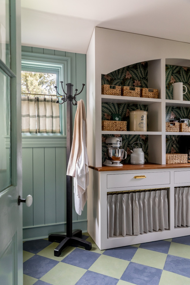 Example of a farmhouse kitchen design in Salt Lake City