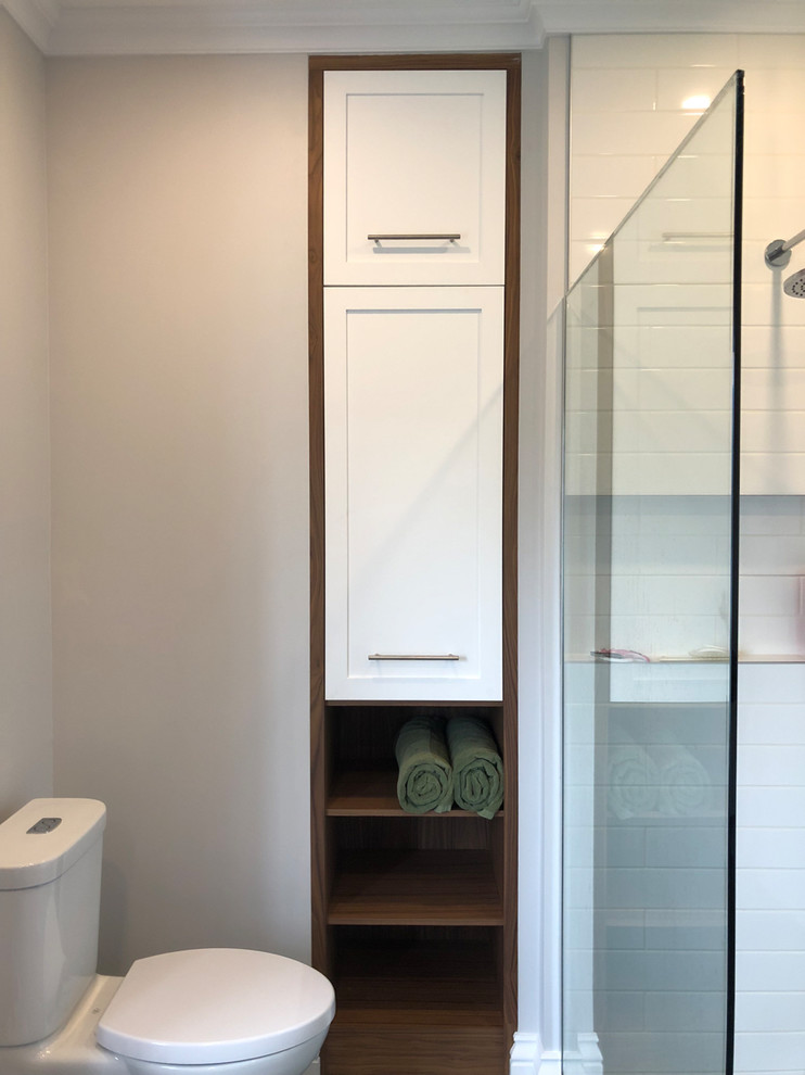 Inspiration for a transitional home design remodel in Ottawa
