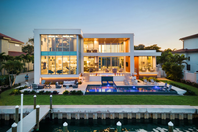Dramatic Vue contemporary-house-exterior