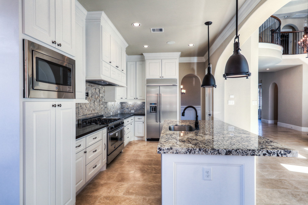 Inspiration for a transitional kitchen remodel in Houston