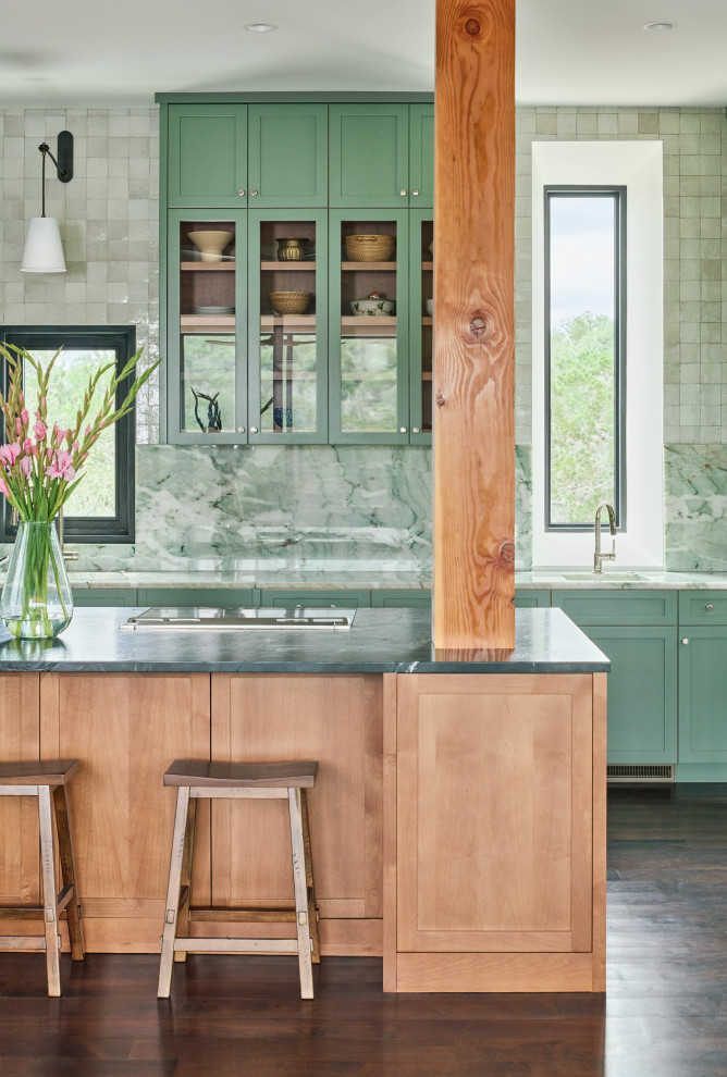 Kitchen - transitional kitchen idea in Austin