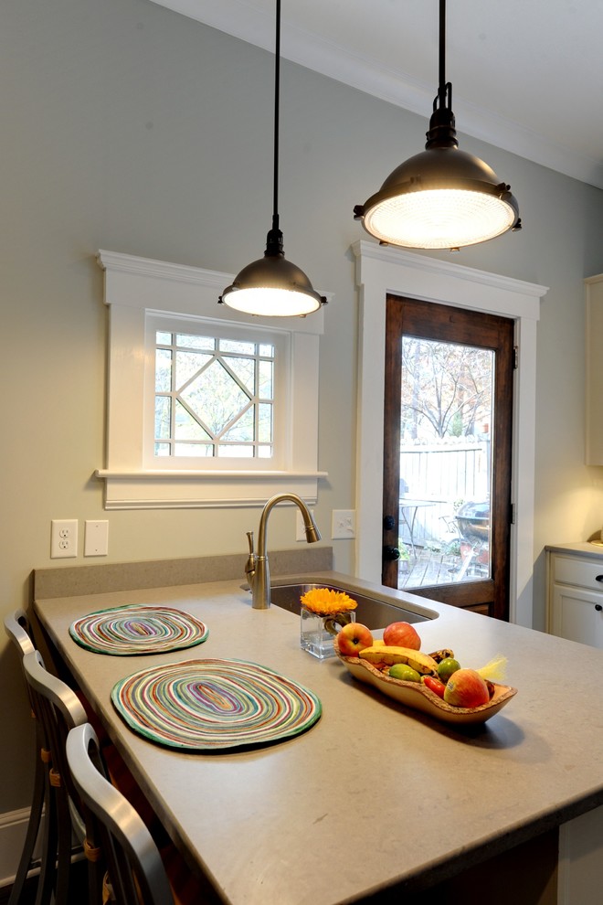 Photo of a traditional kitchen in Atlanta with an undermount sink.