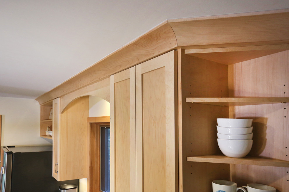 Example of a transitional kitchen design in Boston