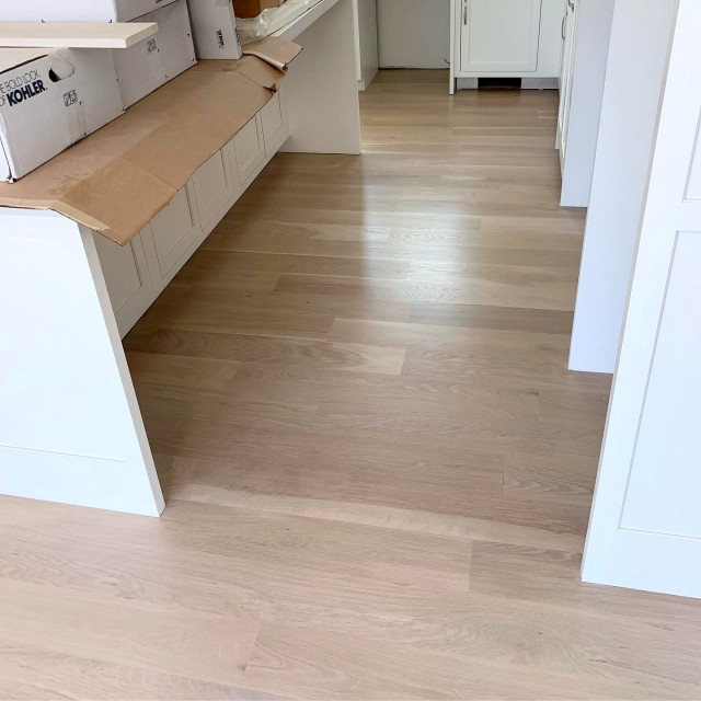 SOUTHAMPTON:  6" SELECT GRADE WHITE OAK INSTALLED & FINISHED WITH BONA WHITE nyklassisk-koekken