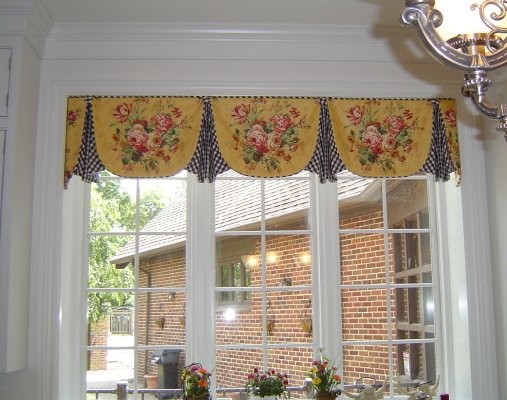 Transitional kitchen photo in Chicago