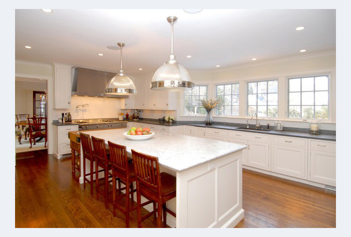 Kitchen - transitional kitchen idea in Miami