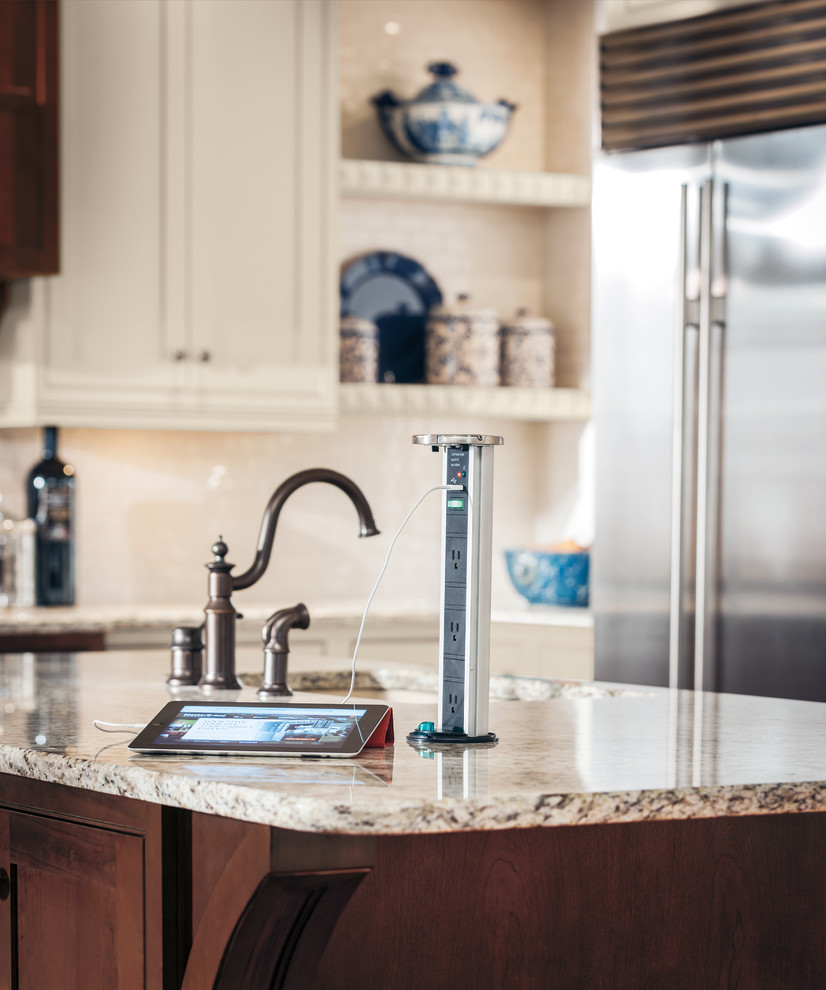 Kitchen - transitional kitchen idea in Atlanta