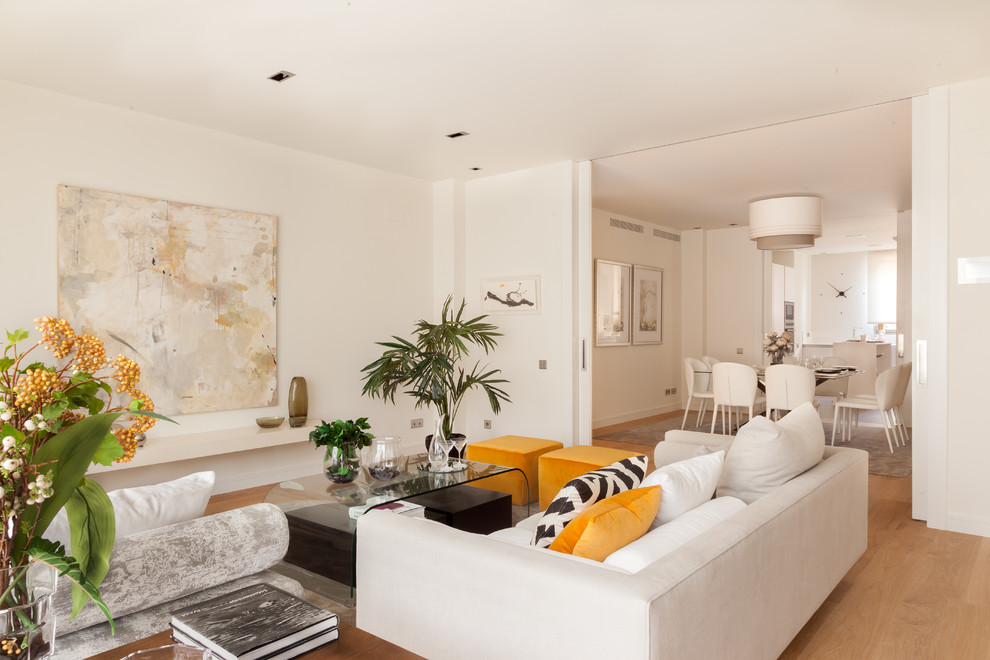 Idéer för att renovera ett eklektiskt vardagsrum