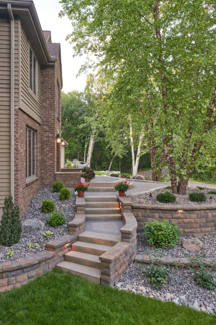 Hilltop Home american-traditional-garden