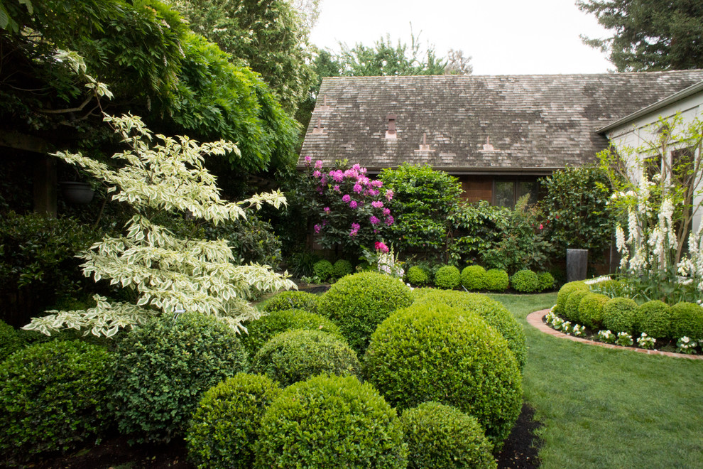 Photo of a traditional landscaping in San Francisco.