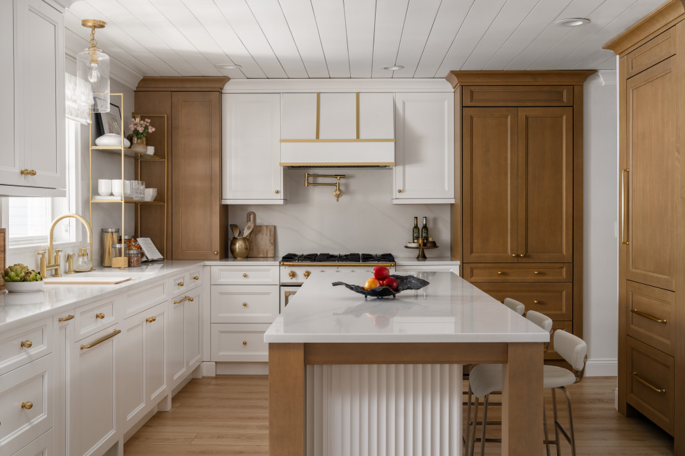 Kitchen - transitional kitchen idea in Tampa