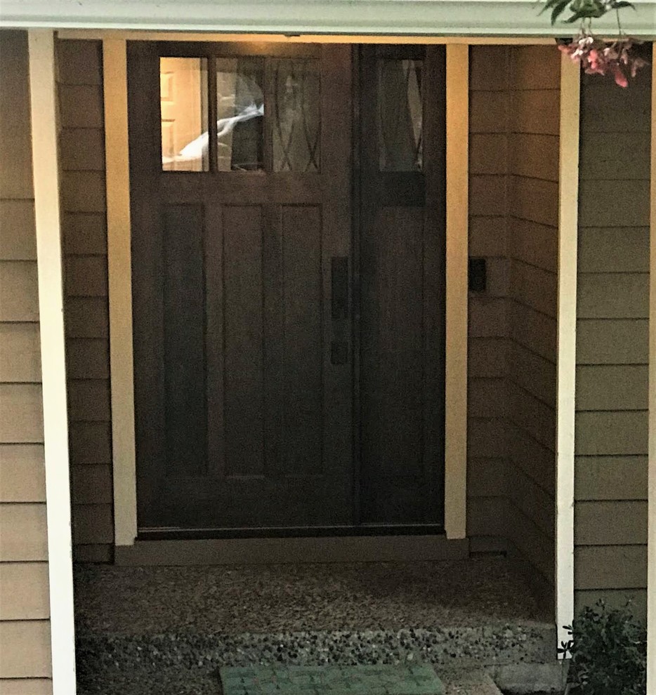 Inspiration for a mid-sized craftsman entryway remodel in Seattle