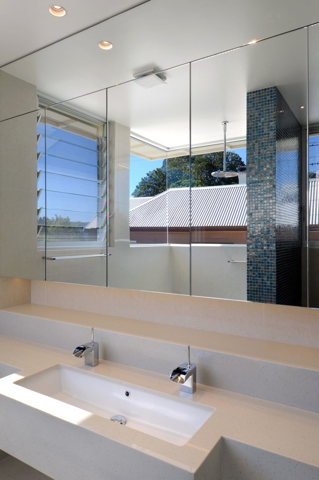 Design ideas for a contemporary bathroom in Wollongong.