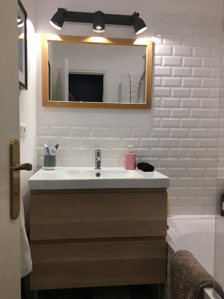 Small scandinavian master bathroom in Toulouse with beaded inset cabinets, light wood cabinets, an undermount tub, white tile, subway tile, white walls, cement tiles, a console sink, marble benchtops, multi-coloured floor and white benchtops.