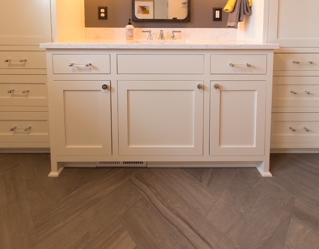 Inspiration for a transitional home design remodel in Minneapolis