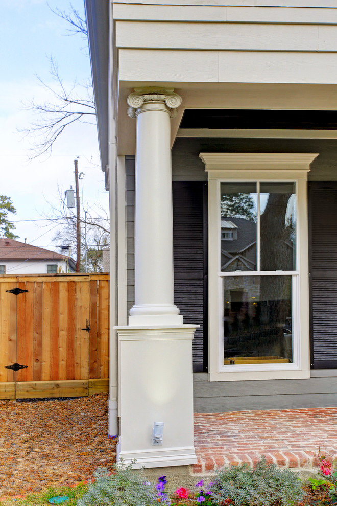 Transitional home design photo in Houston
