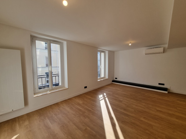R&eacute;novation immeuble Asni&egrave;res sur Seine contemporary-living-room