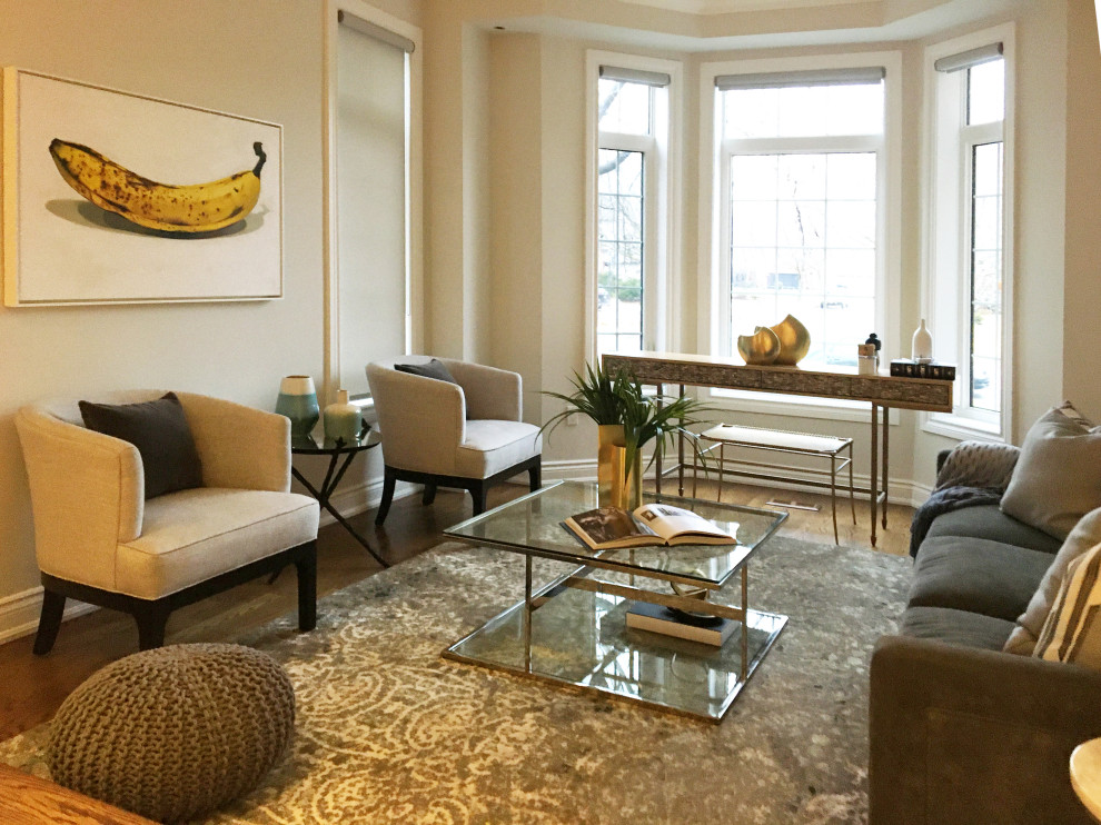 Inspiration for a transitional home design remodel in Toronto