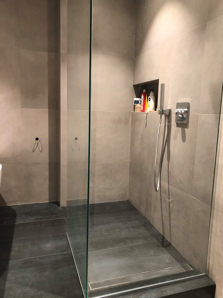 Стеклянная перегородка в душевую