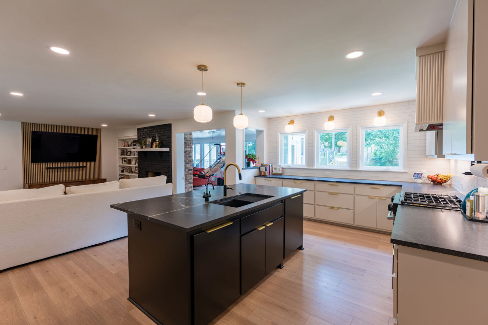 Modern Kitchen and Laundry Room