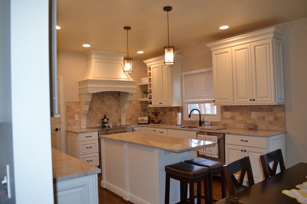 Inspiration for a transitional kitchen remodel in Cincinnati