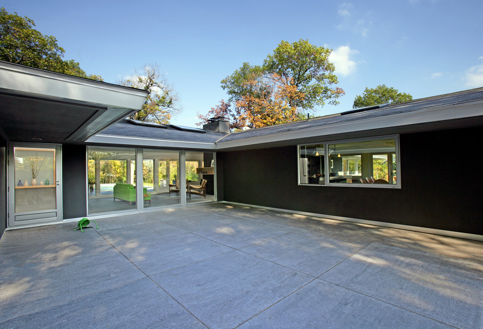 This is an example of a midcentury exterior in Minneapolis.