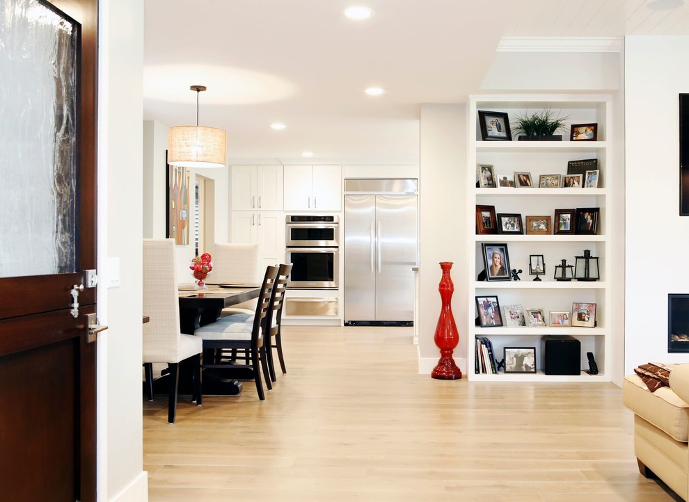 Home design - contemporary home design idea in Orange County