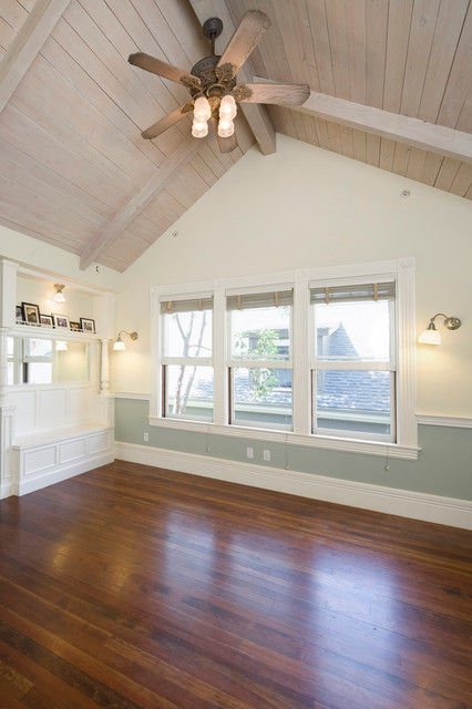 Queen Anne Victorian Vaulted Ceiling Living Room