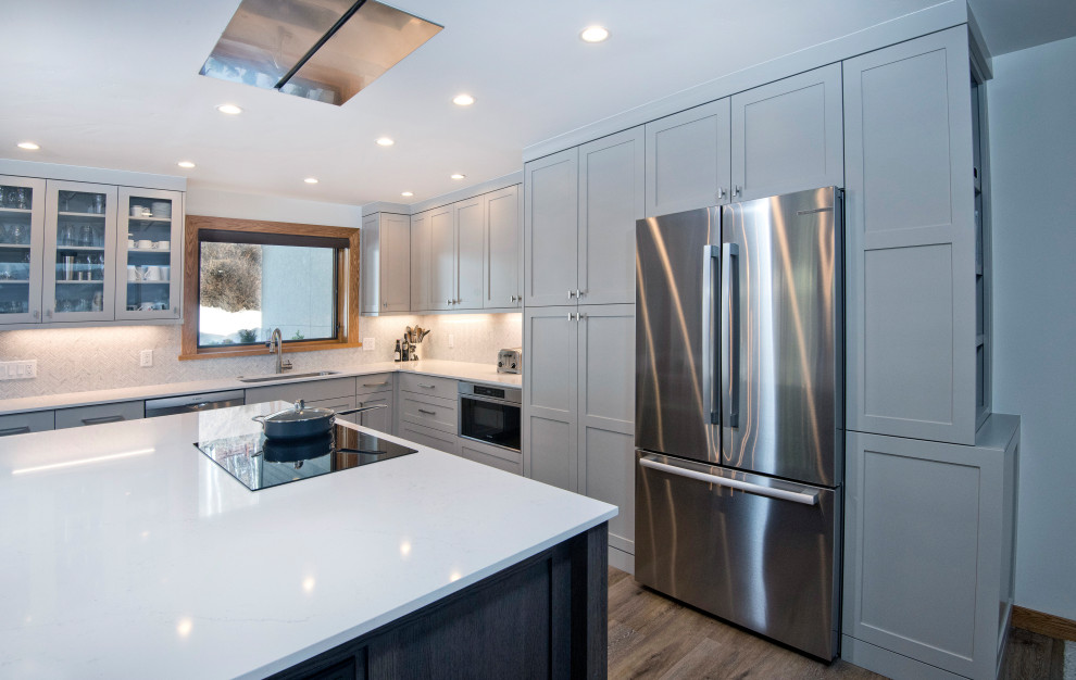 Kitchen - transitional kitchen idea in Denver