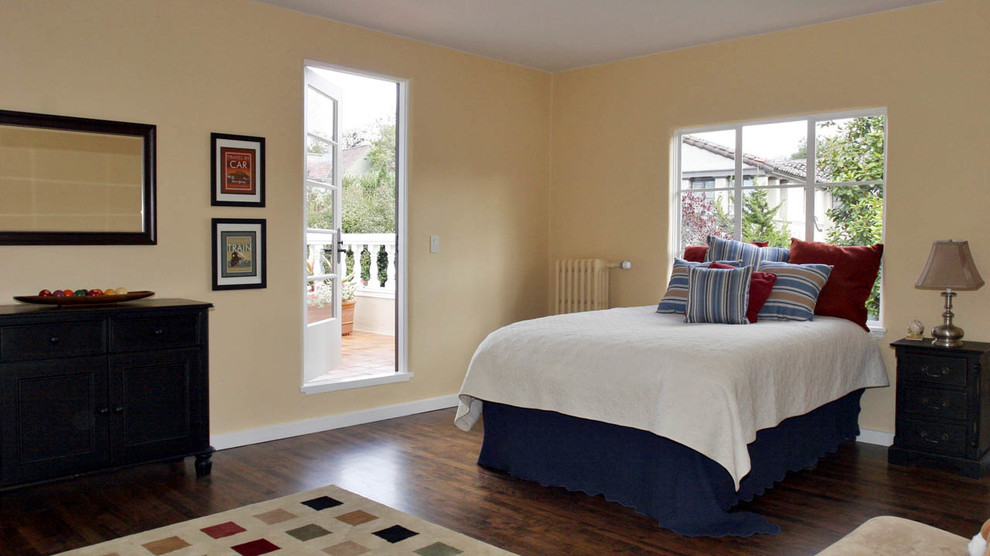 This is an example of a traditional bedroom in San Francisco.