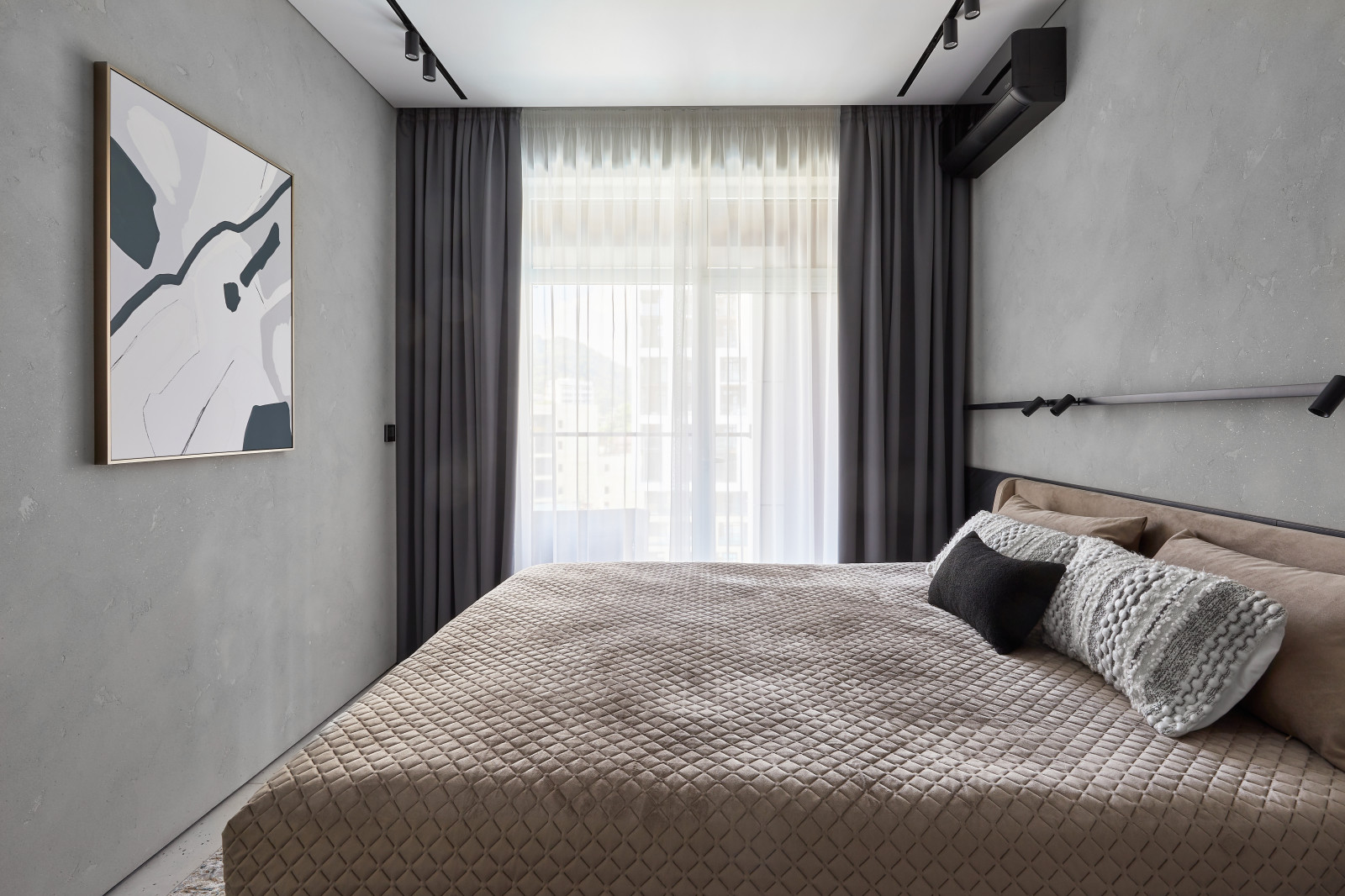 Монохромный минимализм